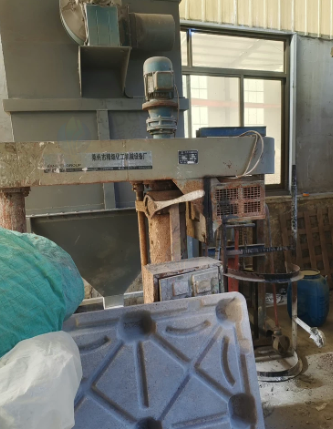 青岛地区个人处理涂料分散机 不绣钢拉罐 抽料泵 手动升降机