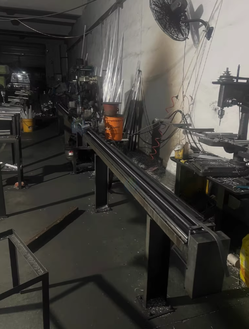 丽水地区工厂处理导轨打孔机2台