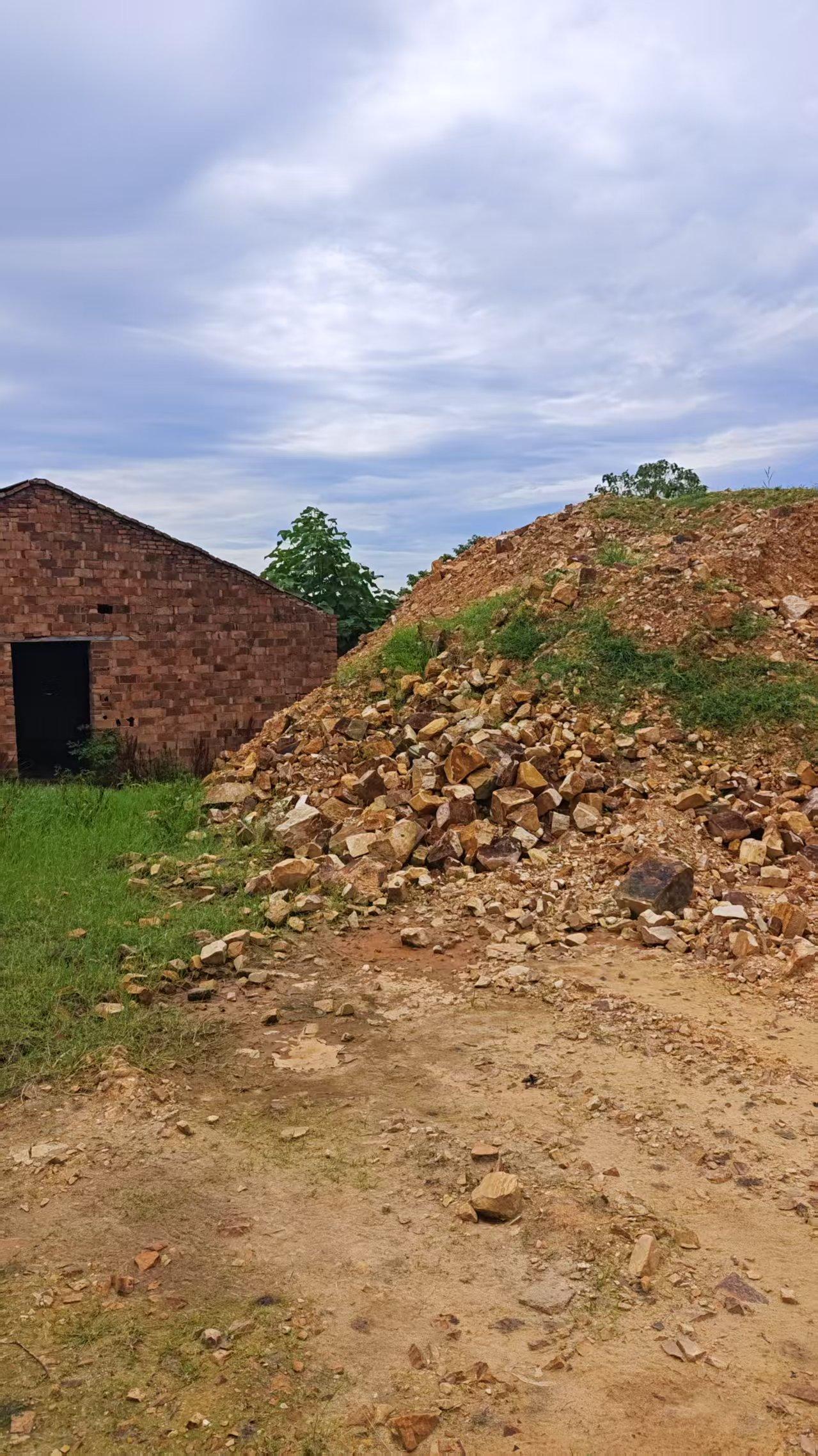 11月19日宜春一堆非法开采碎石拍卖公告