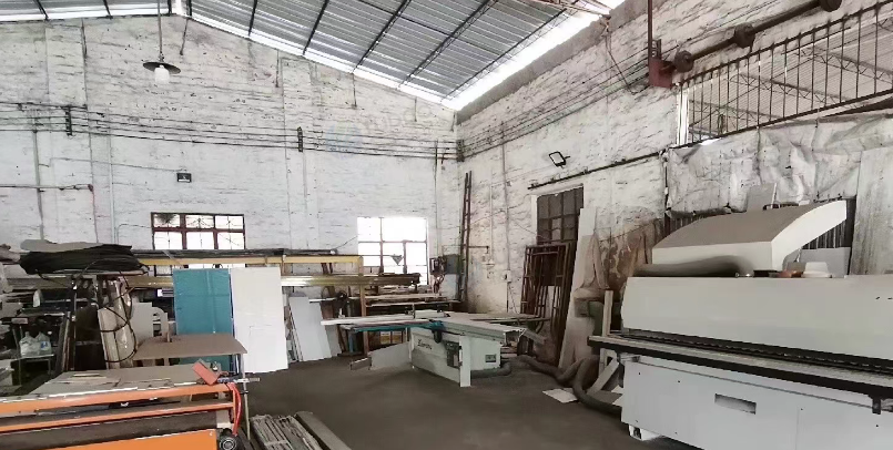 江门地区工厂处理半自动封边机、推台锯、打孔机、异性封边机