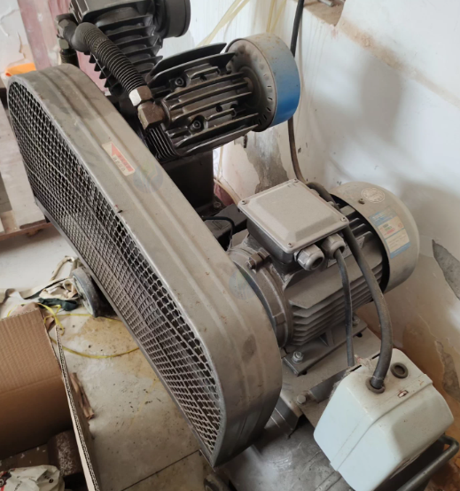 盐城地区工厂处理台钢胶带复卷机一套