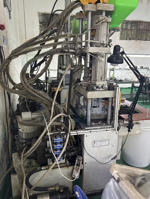 南宁地区工厂处理立式滑板注塑机