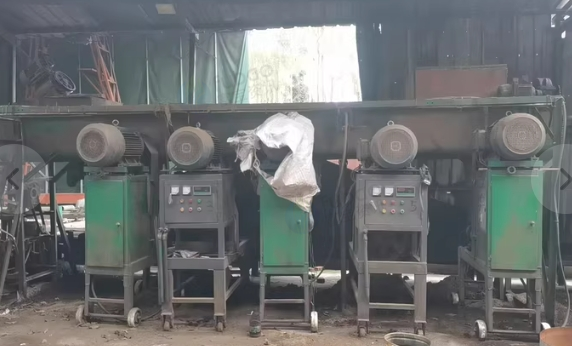 黔南地区木炭厂处理滚筒烘干机、制棒机粉碎机、航吊等