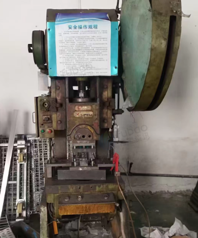 深圳地区处理冲床、线切割机、高光机、裁料机