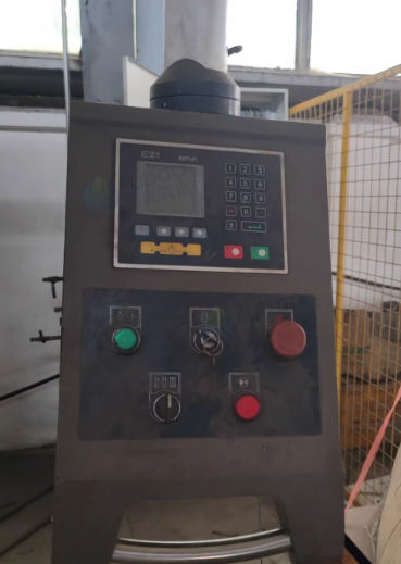 南通地区工厂处理10mm×2500mm折弯机1台、4米等离子火焰机切割机1台、落地端面铣床1台、数控钻床1台