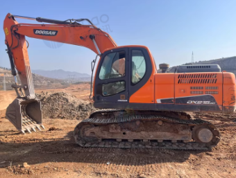 临沂地区处理20年斗山215挖掘机