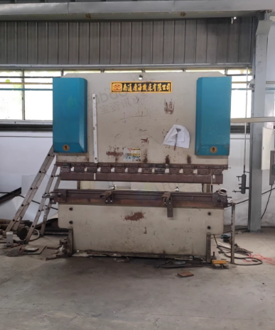 南通地区工厂处理10mm×2500mm折弯机1台、4米等离子火焰机切割机1台、落地端面铣床1台、数控钻床1台