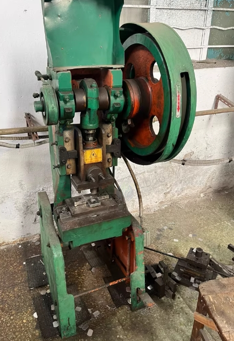 佛山地区处理2台冲床