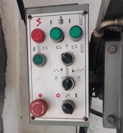 苏州地区工厂处理浙江华星0640小数控车床2台、台湾雅力大4轴液压钻孔机1台