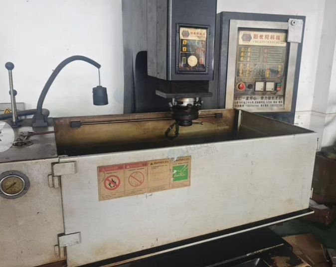 东莞地区工厂处理振雄120注塑机、创世纪生产中火花机、力劲80注塑机等7台