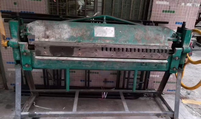 深圳地区处理共板法兰折边机