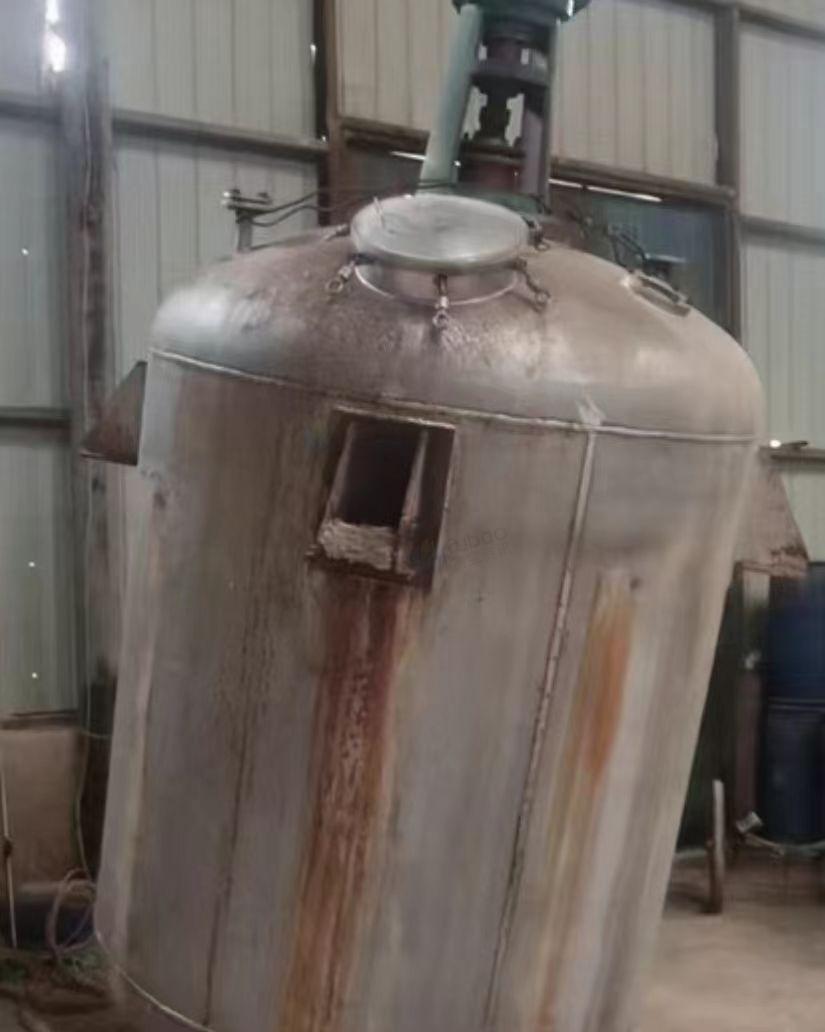 郑州地区工厂处理不锈钢反应釜、两台三吨地磅、二十吨地磅、塑料罐