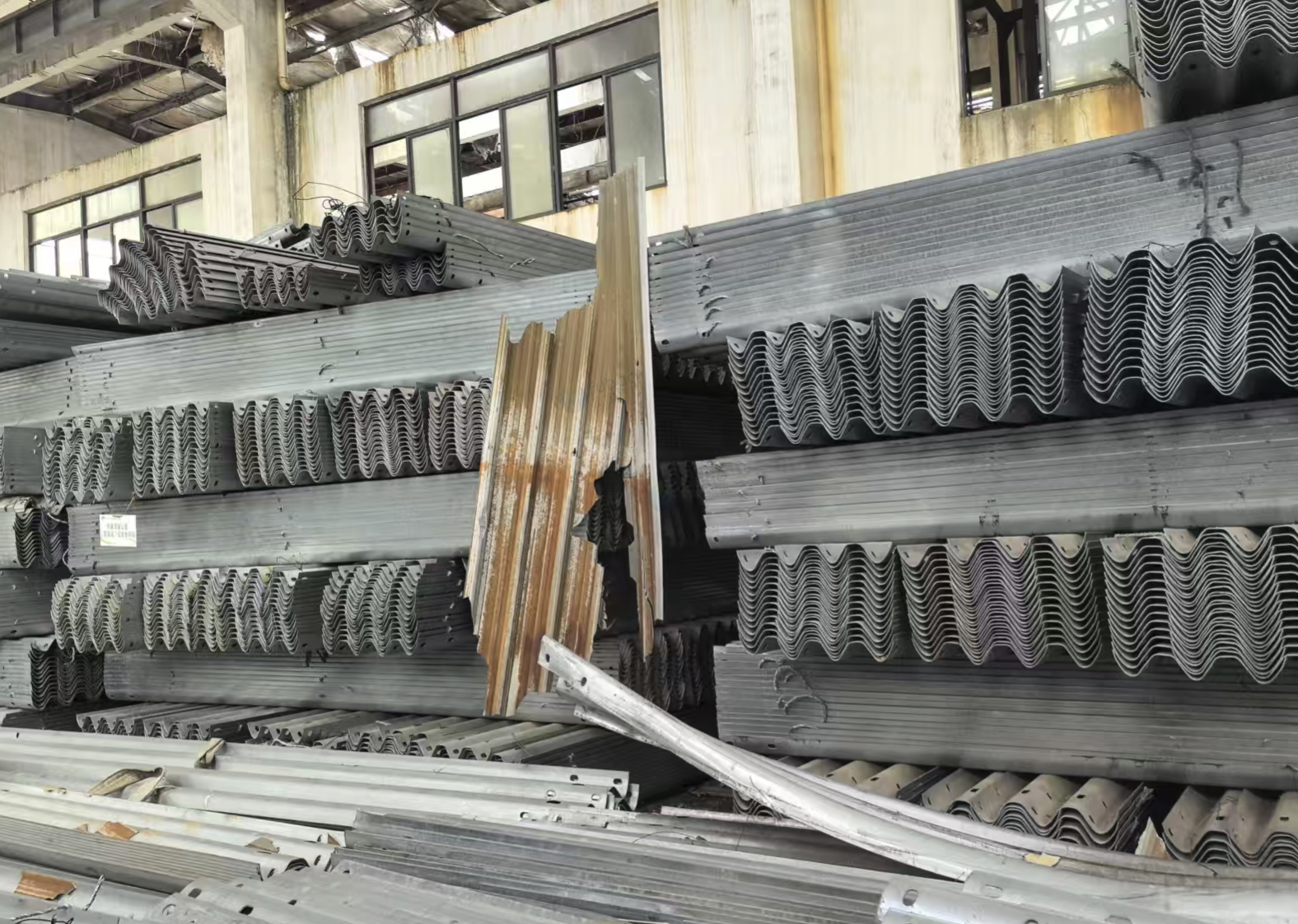 供应：一批高速公路上扶栏板