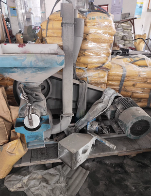 衢州地区处理工厂搬迁处理立式混合机颗粒烘干搅拌机、塑料颗粒连续抛光机、喂料机、注塑机等