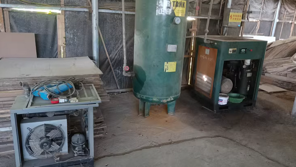 桂林地区工厂处理100吨冷压机、蒸汽锅炉、螺杆空压机、单板拼接机等