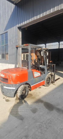 日照地区工厂处理3吨台励福叉车 7.5KW空气机组