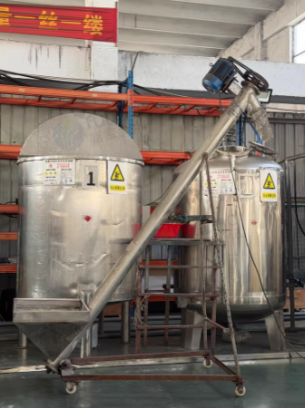 临沂地区工厂处理3吨不锈钢夹层锅 多台15吨PE塑料储水罐