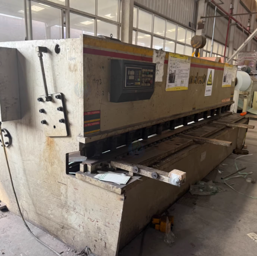 常州地区工厂处理液压剪板机1台、折弯机1台
