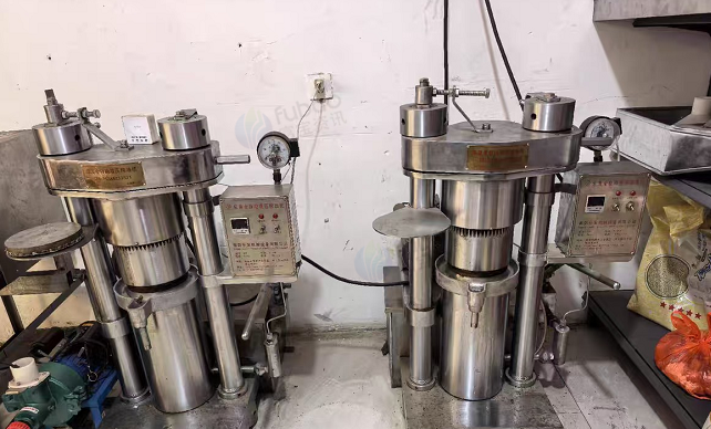 晋中地区个人闲置处理两台4公斤的乐发液压香油机