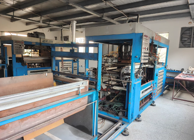 泰州地区工厂处理全自动吸塑成型机器2台