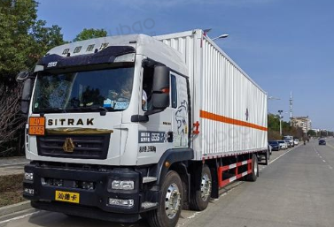 福州地区处理汕德卡三轴前四后四9米6易燃固体厢式车