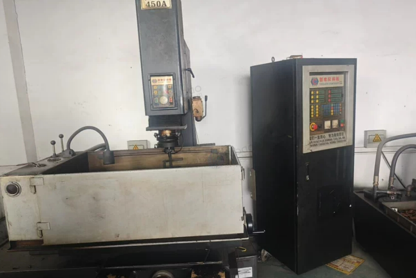 东莞地区工厂处理振雄120注塑机、创世纪生产中火花机、力劲80注塑机等7台