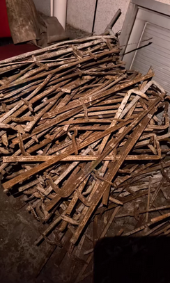 北京地区处理建筑工地钢管30吨、卡子5万个、顶丝1万多个、搅拌机