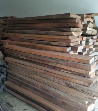 曲靖地区处理一批实木板材