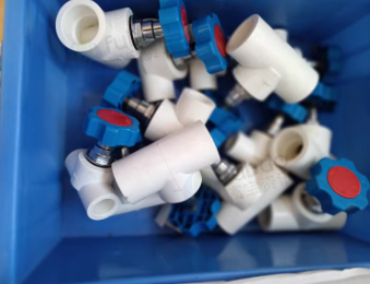 烟台地区处理1批管材及各种管件