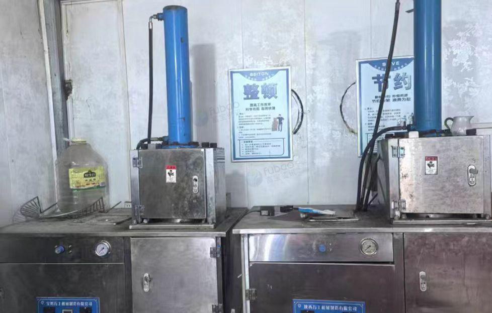 商丘地区转行处理麻花成型机、两口炸锅、枕式包装机等全自动麻花生产线