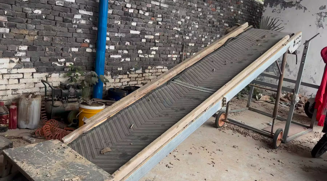 周口地区工厂处理55KW450平模颗粒机全套设备