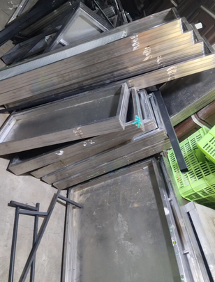 上海地区生鲜店处理猪肉展示柜、蔬菜水果架、空调等