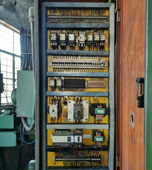 无锡地区工厂处理中捷611B/3镗床1台、CW61140卧车1台、50海克摇臂钻床1台