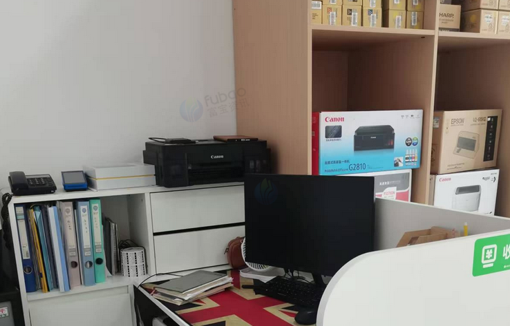 宣城地区装修处理电脑桌、货品展示柜、货品展台