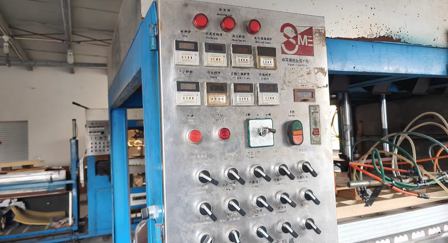 泰州地区工厂处理全自动吸塑成型机器2台