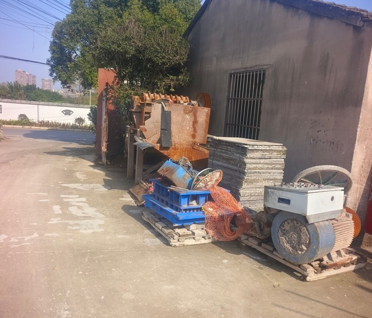 镇江地区工厂处理石料粉碎机一套