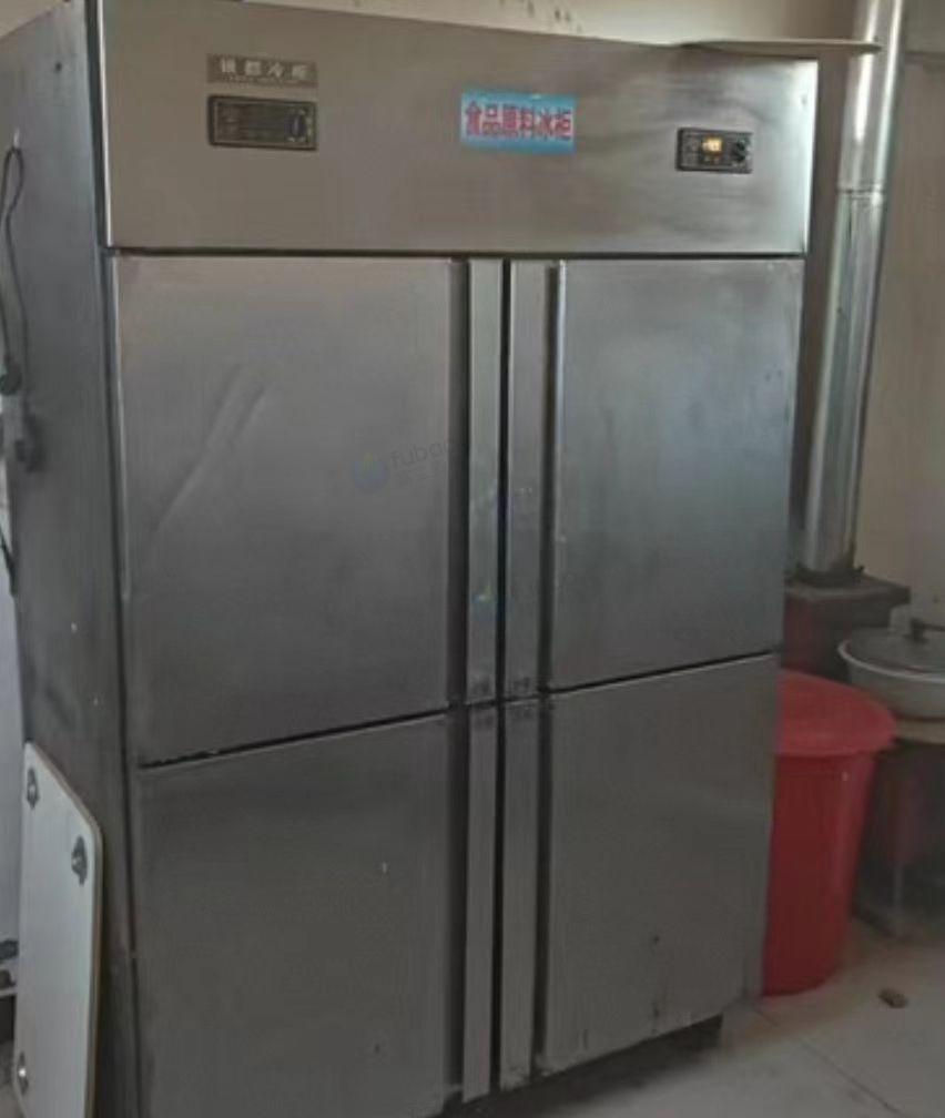 赤峰地区处理麻辣烫展示柜、四开门冰柜、和面机、消毒柜、油烟机等