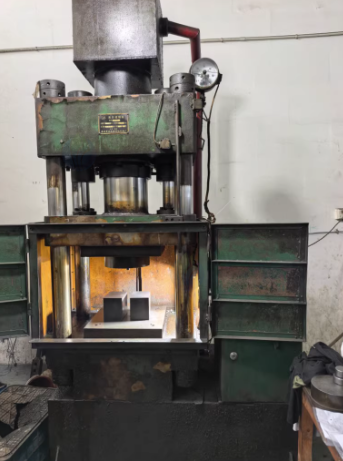 宁波地区模具厂处理200吨液压机