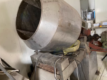 青岛地区处理真空和面机 灌装机 搅拌罐 杀菌锅 包装机 储罐 传送带 配料机等设备