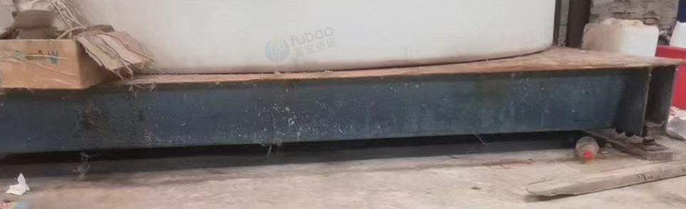 郑州地区工厂处理不锈钢反应釜、两台三吨地磅、二十吨地磅、塑料罐