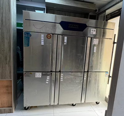 大连地区处理三开门不锈钢冷冻冷藏柜
