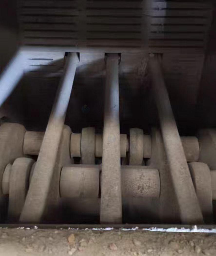 铜陵地区工地处理移动箱式破碎机、两台柴油发电机