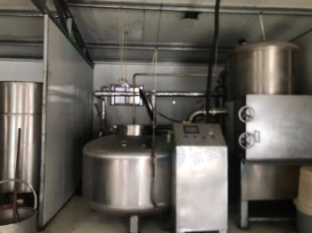 青岛地区处理真空和面机 灌装机 搅拌罐 杀菌锅 包装机 储罐 传送带 配料机等设备