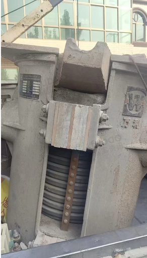 保定地区处理两台中蘋无芯感应熔炼炉