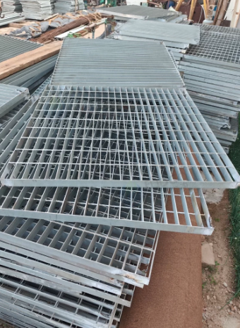 青岛地区处理1批镀锌钢格板