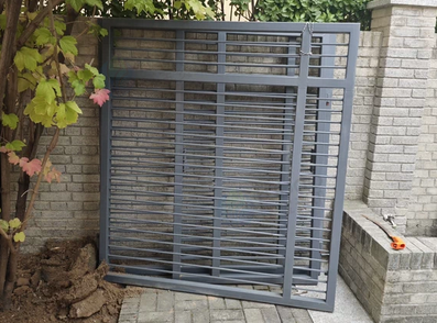 北京地区处理厚壁方管和钢筋制作的大门