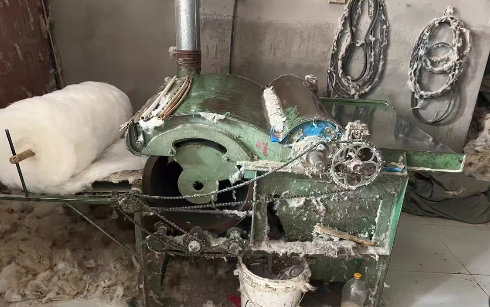 巴音郭楞地区工厂处理棉花弹花机、磨光机、轧花机、液压打包机等一整套加工网套的设备