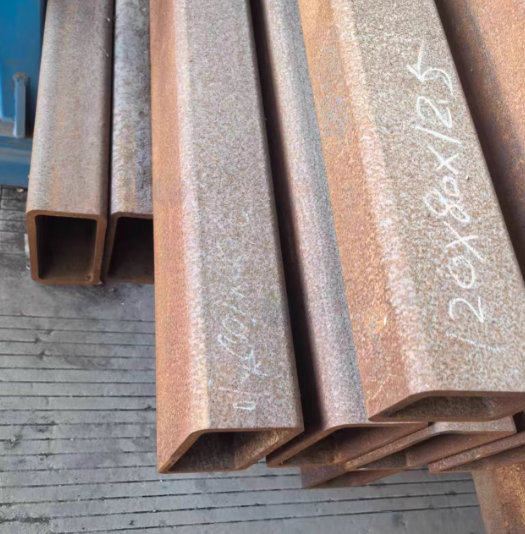 常州地区处理200X100X10方管一批、250X125工字钢一批