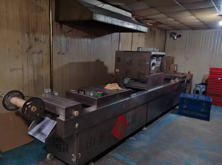 青岛地区工厂处理1000斤滚揉机 6000型自动灌肠机 420拉伸膜包装机 长城打卡机