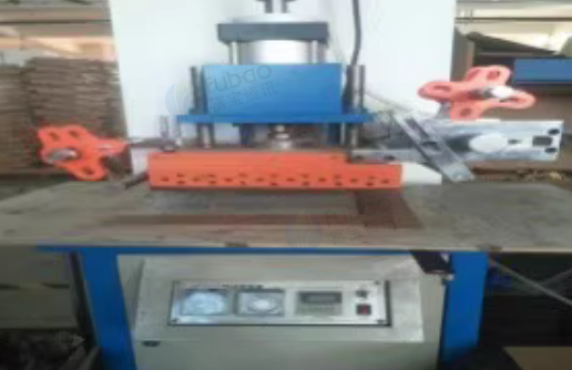 福州地区工厂搬迁处理烫金机、双切机、数控钉角机、封边机等